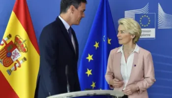 Von der Leyen i shkruan Sanchezit: Duhet bërë më shumë për t’i forcuar kufijtë e BE-së