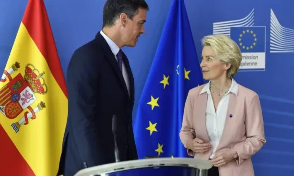 Von der Leyen i shkruan Sanchezit: Duhet bërë më shumë për t’i forcuar kufijtë e BE-së