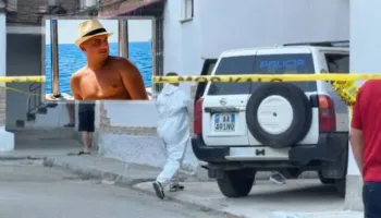 Vrasja e 20-vjeçarit nga shoku i tij, policia identifikon autorin dhe rrethon zonën
