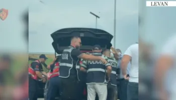 Vrasja e turistit në Ksamil/ Momenti kur policia e gjen në bagazh Sokrat Vatën, shofere e makinës një grua, pasagjer një turk