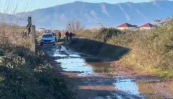 Vrasje e dyfishtë në Dukagjin! Babë e bir u vranë me armë zjarri, një i plagosur në gjendje të rëndë (Emrat)