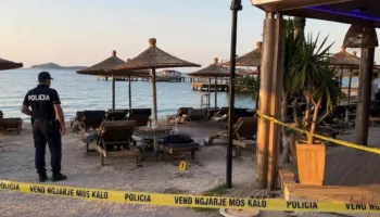 Vrau turistin 20 vjeçar francez në Ksamil, arrestohet autori! Ishte fshehur në bagazhin e një makine