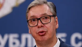 Vuçiç i kërkon NATO-s të ndalë tërheqjen e KFOR-it nga ura në Mitrovicë