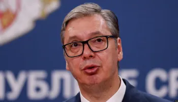 Vuçiq i kërkon NATO-s të ndalë tërheqjen e KFOR-it nga ura në Mitrovicë