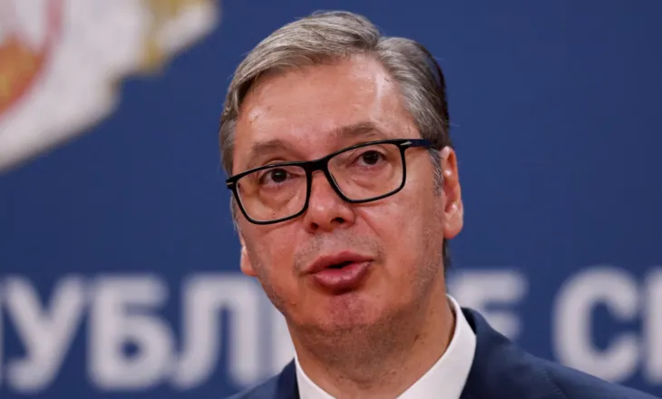 Vuçiq i kërkon NATO-s të ndalë tërheqjen e KFOR-it nga ura në Mitrovicë