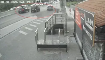 Vuri në rrezik familjen me 4 anëtarë/ Makina me shpejtësi skëterrë i ndërpreu rrugën mjetit