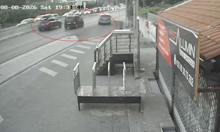 Vuri në rrezik familjen me 4 anëtarë/ Makina me shpejtësi skëterrë i ndërpreu rrugën mjetit