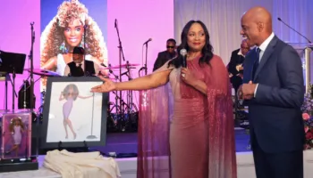 Whitney Houston shndërrohet në një barbie 