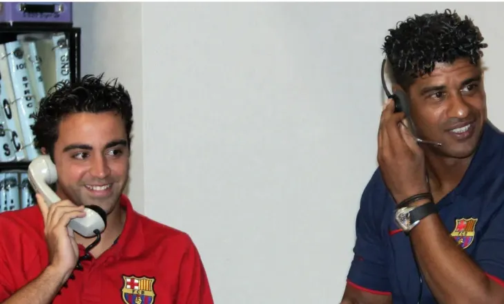 Xavi emocionohet nga surpriza e ish-trajnerit gjatë prezantimit te Holanda