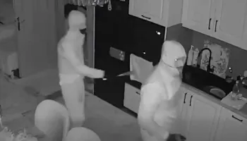 Xhaxhai e ftoi në ditëlindjen e gruas, nipi me shokë i vjedhin 27 mln lekë e bizhuteri