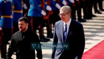 Zelensky mbërrin në Beograd, mirëpritet nga presidenti i Serbisë Aleksandër Vuçiç (VIDEO)