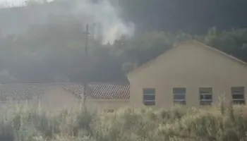 Zjarr i madh edhe në Perlat të Mirditës, flakët rrezikojnë banesat dhe shkollën e fshatit!