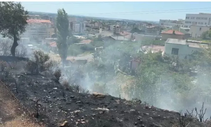 Zjarr i madh në Lezhë, rrezikohen banesat! Temperaturat e larta dhe era e fortë favorizojnë flakët