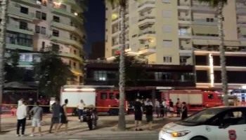 Zjarr në një hotel në Lungomare të Vlorës, 7 persona të plagosur – dy dërgohen në Tiranë