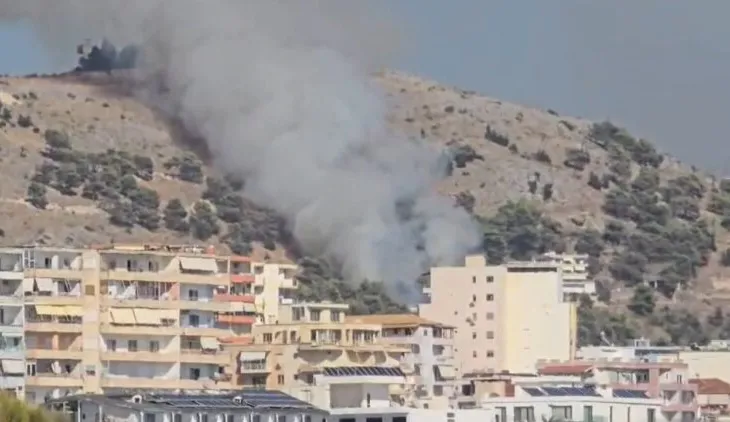Zjarr në Sarandë, flakët i afrohen Manastirit të 40 Shenjtorëve