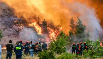 Zjarret në Greqi shkrumbojnë mbi 126 mijë hektarë, pamjet satelitore zbulon shkallën e dëmeve