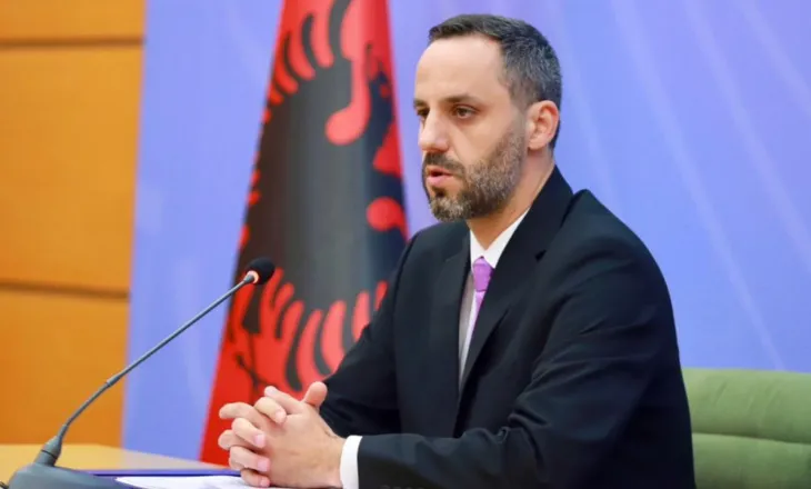 Zjarret ne vend/ Lamallari: Tre helikopterë të angazhuar, ndërhyrje nga toka dhe ajri