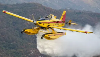 Zjarret përfshijnë Lurën dhe Bulqizën! Dy avionë “Air Tractor” hidhen në aksion