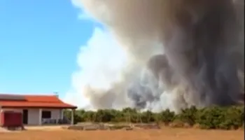 Zjarret përfshijnë zonën e Zadarit në Kroaci, flakët dhe tymi mbulojnë qiellin