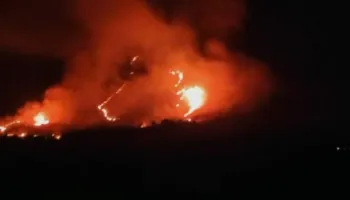 Zjarri i madh mbi Dukat përhapet drejt malit të Çikës