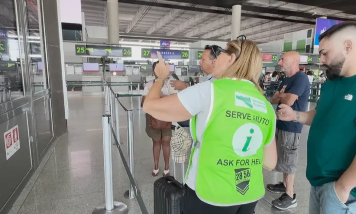 “Zjarri” i Tokës që prish pushimet, kufizime në Aeroportin e Katanias, probleme në Siçili