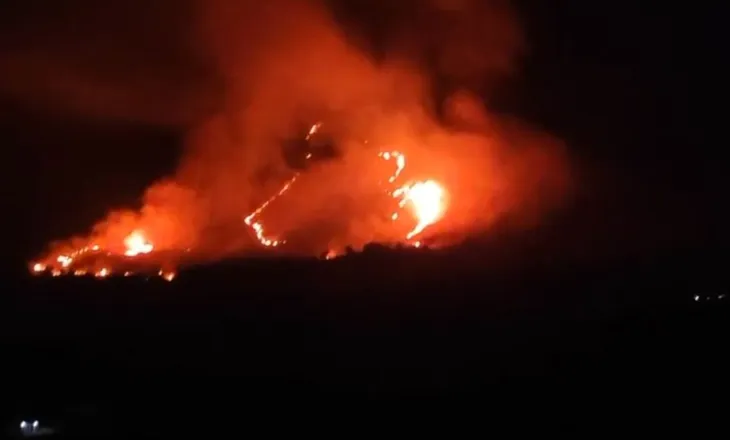 Zjarri mbi Dukat merr përmasa më të mëdha, flakët përhapen me shpejtësi drejt malit të Çikës