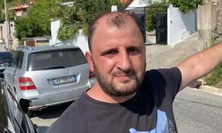 Zjarri në Fushë-Krujë, banorët përpiqen të ndihmojnë me mjete rrethanore: Rrezikohen 35 shtëpi, jemi mbi 500 vetë