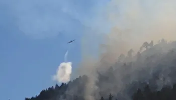 Zjarri në Gurë-Lurë, dërgohen dy helikopterë dhe 2 avionë ‘Air Tractor’ për shuarjen