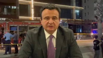 Zjarri në hotelin në Vlorë, reagon Kurti: Po e monitorojmë nga afër gjendjen e qytetarëve tanë