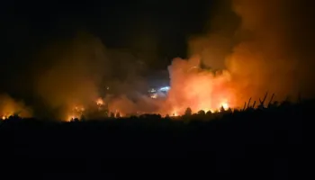 Zjarri në Krujë, Bashkia jep urdhër evakuimi për banorët e Barabit dhe Llubanit, flakët rrezikojnë zonat e banuara