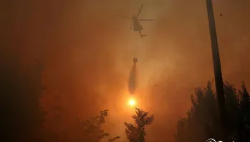 Zjarri në Krujë drejt shuarjes, dy helikopterë ndërhyjnë nga ajri