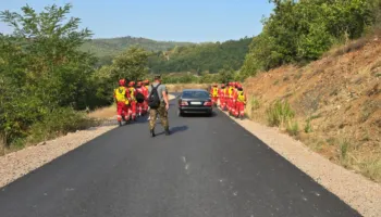 Zjarri në Mirditë, dhjetëra forca vijojnë betejën me flakët në Perlat dhe Trojez