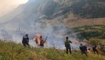 Zjarri në Parkun Kombëtar të Lurës/ Situata e rrezikshme, flakët pranë banesave