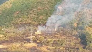 Zjarri në Plan të Matit shkrumbon 3 shtëpi, rrezikohen dhe dy të tjera, zbulohet shkaku i dyshuar!