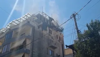 Zjarri përfshin katin e pestë të një pallati në Sarandë, flakët përhapen me shpejtësi