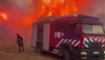 Zjarri përfshin sipërfaqe të mëdha në Daias, flakët rrezikojnë banesat (VIDEO)