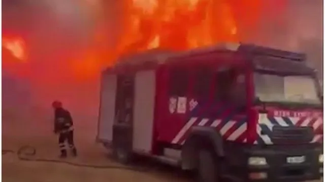 Zjarri përfshin sipërfaqe të mëdha në Daias, flakët rrezikojnë banesat (VIDEO)