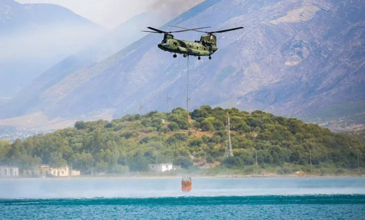 Zjarri pushton kodrën në Palasë, flakët përhapen nga era, ndërhyn helikopteri