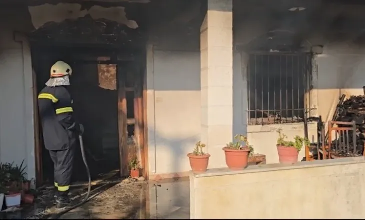Zjarri shkrumbon banesën në zonën e ish-Kënetës, ja dyshimet e para