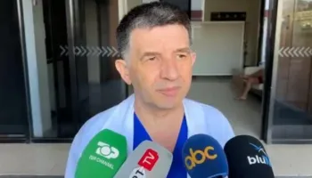 Zjarri te hoteli në Lungomare, shefi i reanimacionit në Vlorë: 5 pacientë janë dërguar drejt Tiranës, një vajzë në gjendje të rëndë
