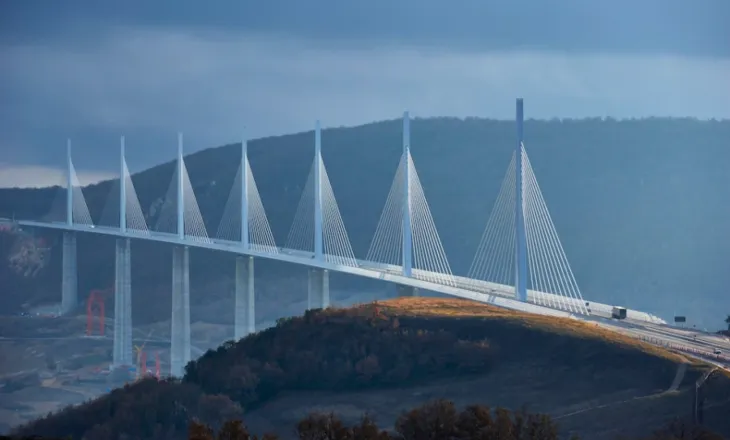 10 mrekulli inxhinierike që duhet t’i shihni gjatë jetës