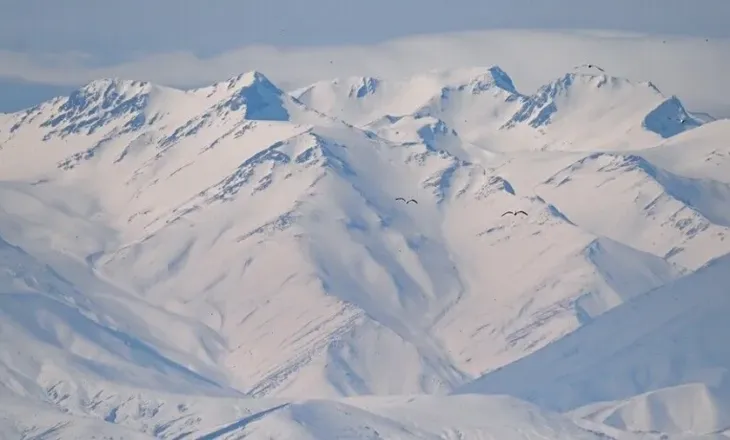 10 të zhdukur pas ortekut në Nepal, mes tyre alpinistë dhe pjesëtarë të stafit