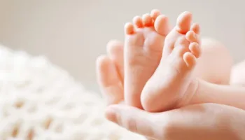 1,000 euro për çdo të porsalindur, bashkia greke miraton skemën për të mbështetur familjet