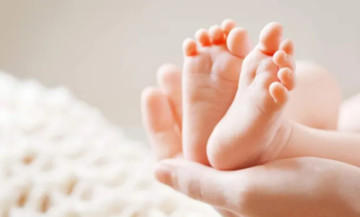 1,000 euro për çdo të porsalindur, bashkia greke miraton skemën për të mbështetur familjet