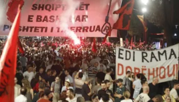 107 ditë revoltë! Qytetarët nuk heqin dorë dhe paralajmërojnë mosbindje civile, qëndresës i bashkohet edhe diaspora