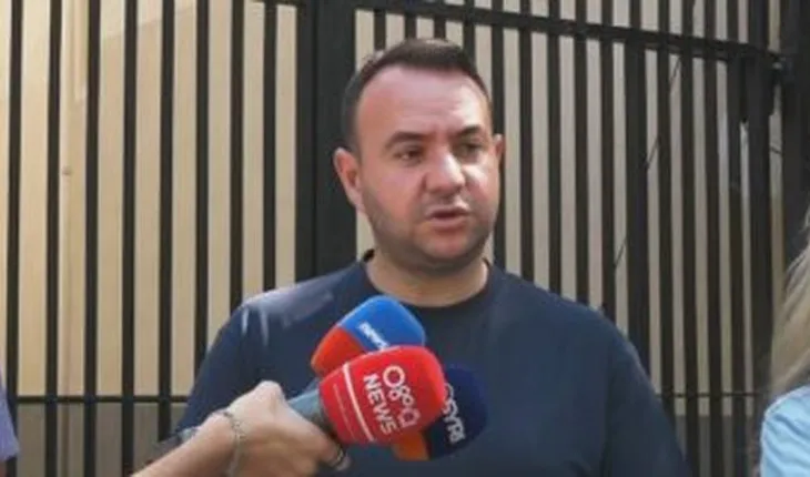 11 protestues të shoqëruar, ‘shpërthen’ Balliu: Në burg duhet të ishte Balluku, dhe hajdutët e qeverisë