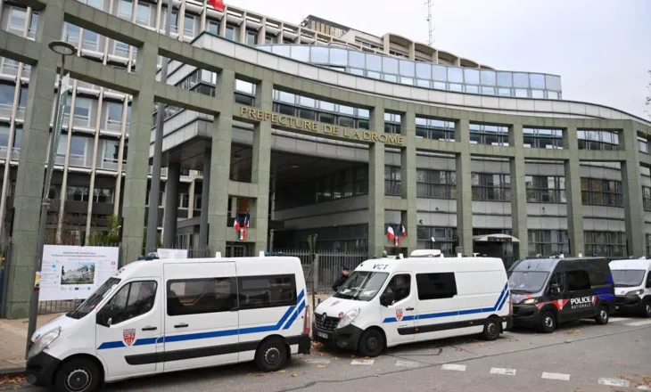 11 të pandehur për gjyq në Francë për vrasjen e 16-vjeçarit, akuzohen edhe për motive racore