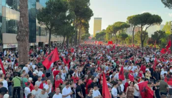 117 ditë qëndresë! Protestë para Kuvendit dhe pasdite përballë Kryeministrisë: Të shporrim këtë bandë kriminale