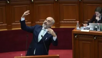 12 orë debat/ Nga KAYO te miratimi i drafti për pagat e magjistratëve, çfarë ndodhi në seancën maratonë në Kuvend