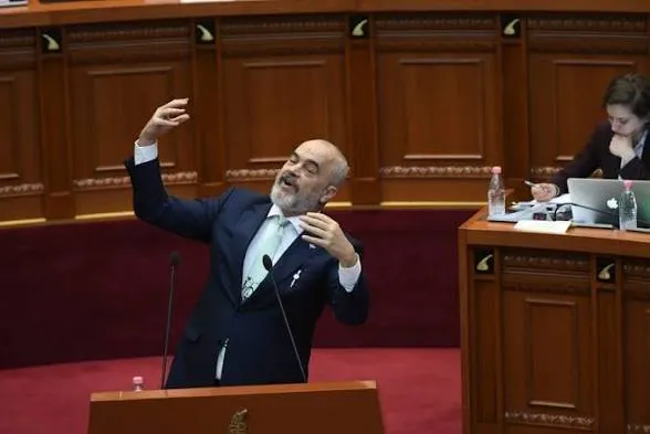 12 orë debat/ Nga KAYO te miratimi i drafti për pagat e magjistratëve, çfarë ndodhi në seancën maratonë në Kuvend